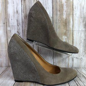 Audrey Brooke Daphne Gray Suede Microdot Pump